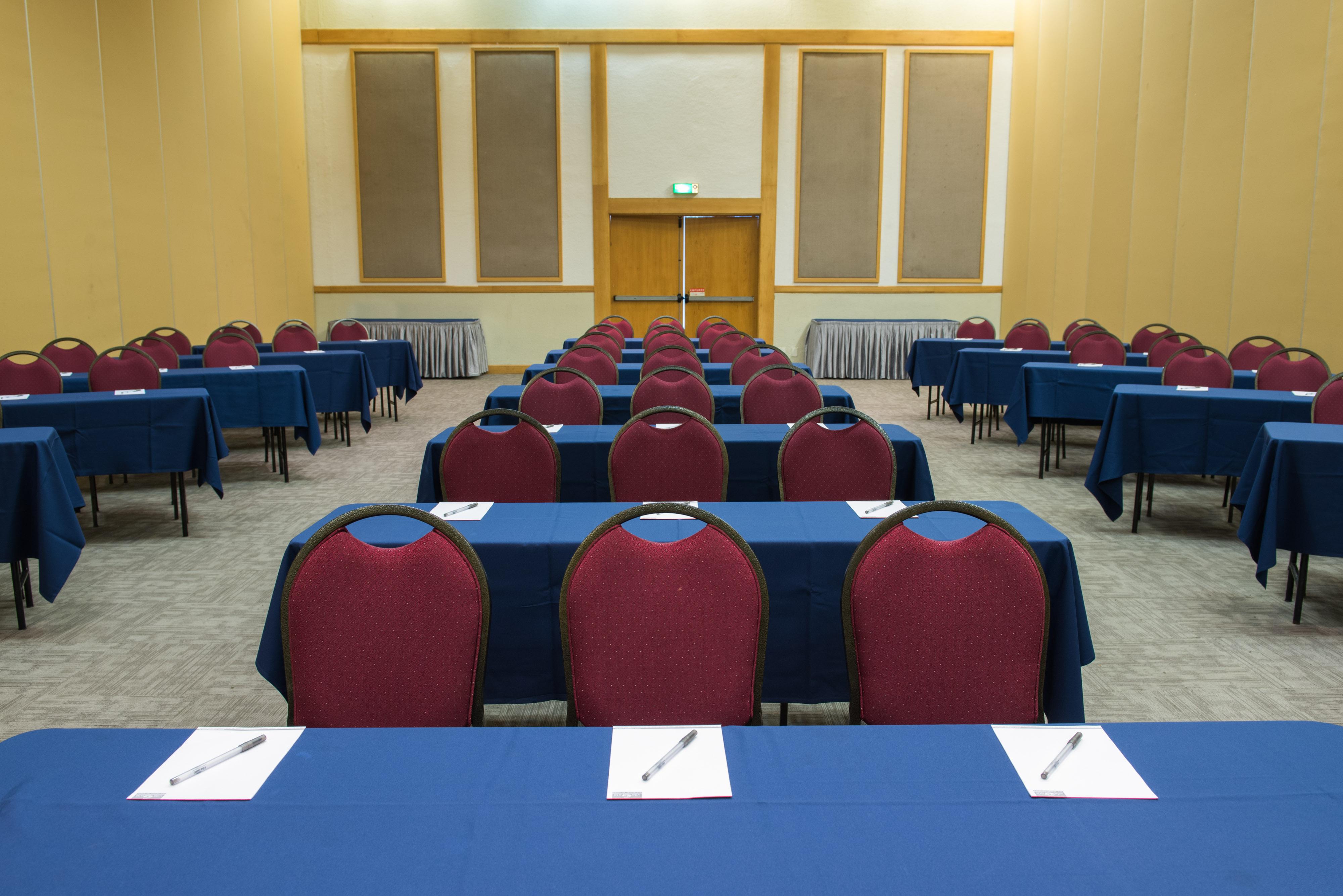 Vila Gale Eco Resort Angra อังกราโดสเฮย์ส ภายนอก รูปภาพ A typical classroom layout