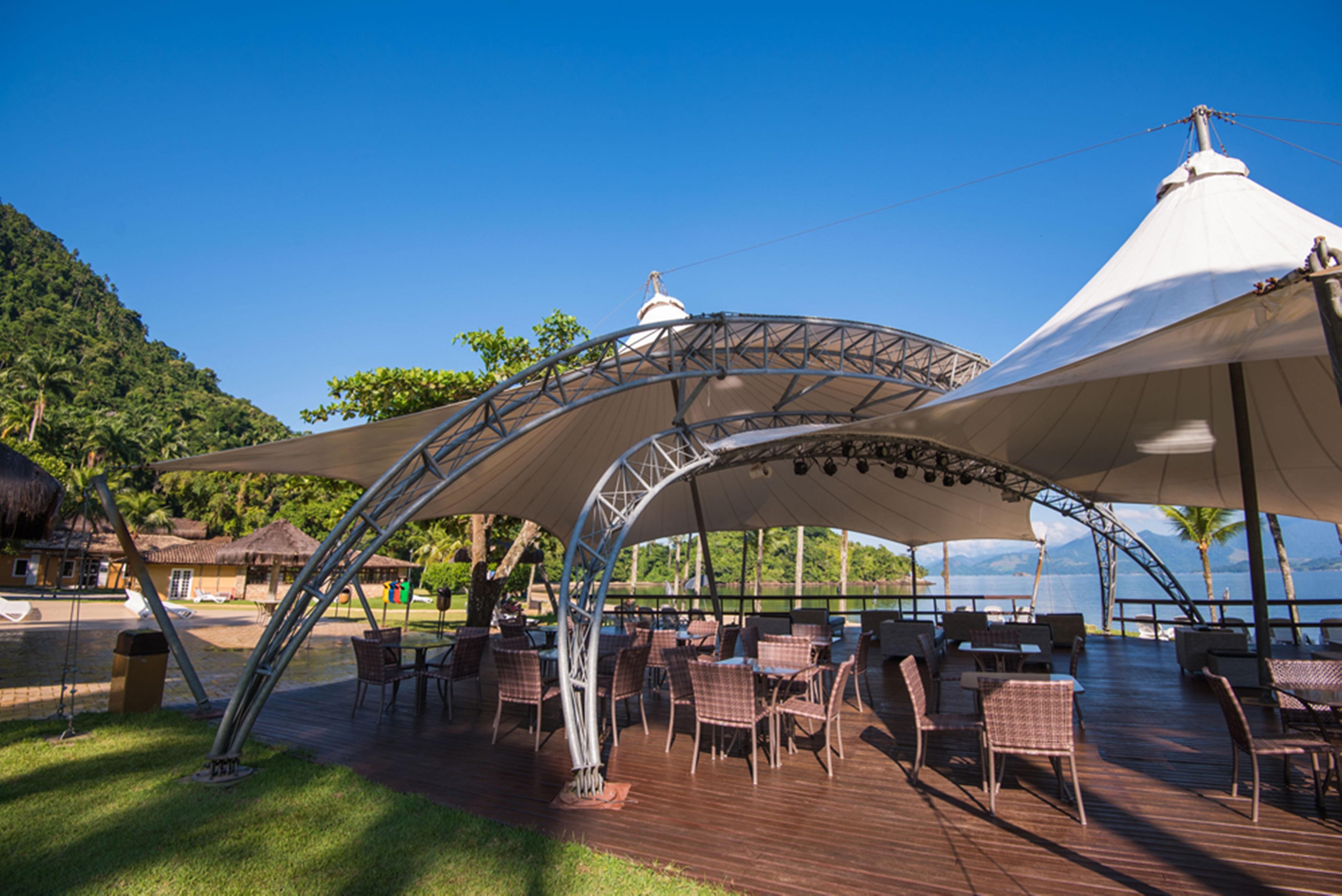 Vila Gale Eco Resort Angra อังกราโดสเฮย์ส ภายนอก รูปภาพ The deck at the resort